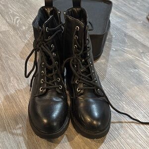 Black Lace-Up Kids Combat Boots by Steve Madden size 4